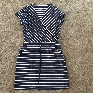 Vineyard Vines Navy white stripes Sankaty size Small